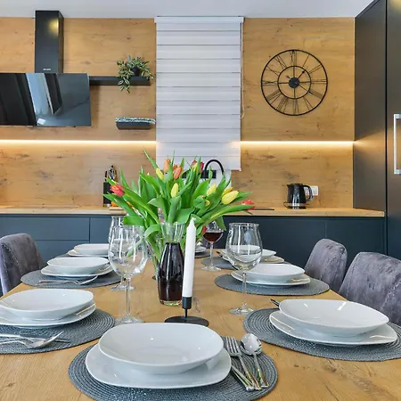 Dom wakacyjny In With Swimming Pool Bibinje