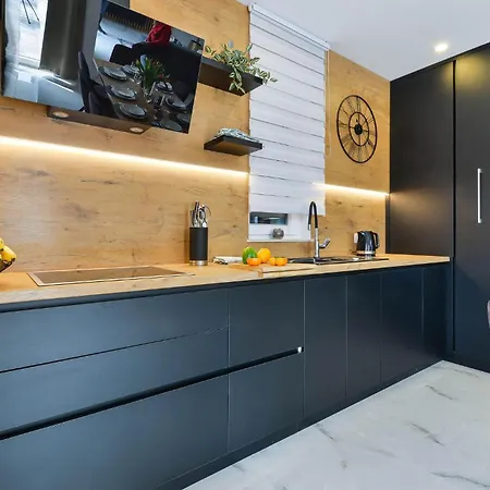 Dom wakacyjny In With Swimming Pool *