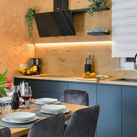 In With Swimming Pool Dom wakacyjny