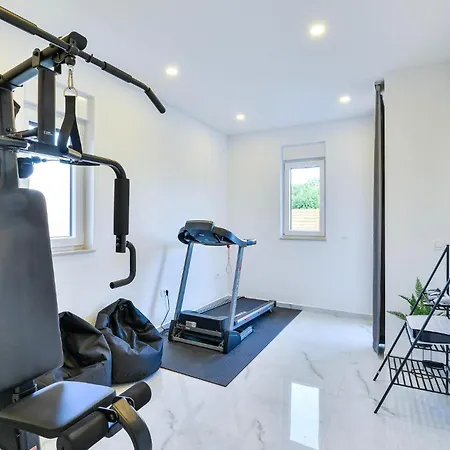 בית נופש In With Swimming Pool ביבינייה