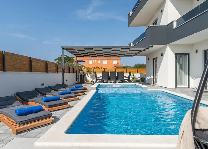 In With Swimming Pool Bibinje