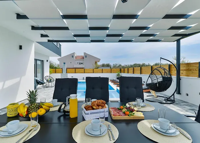 Сasa de vacaciones In With Swimming Pool *