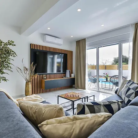 In With Swimming Pool