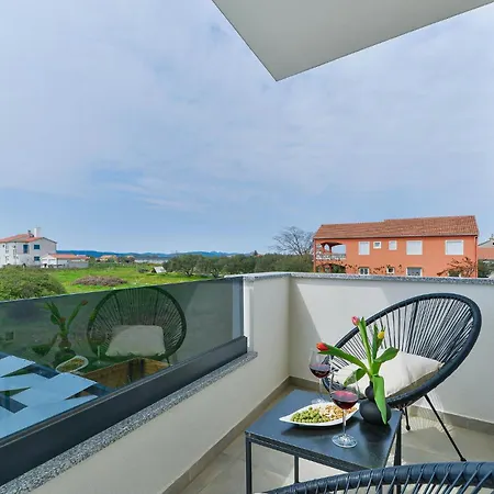 In With Swimming Pool Σπίτι διακοπών Bibinje