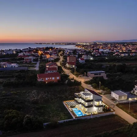 In With Swimming Pool