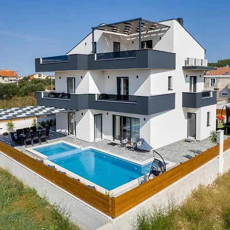 In With Swimming Pool * Bibinje