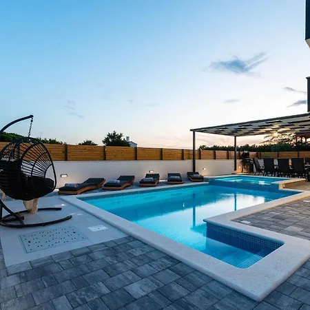 In With Swimming Pool * Bibinje