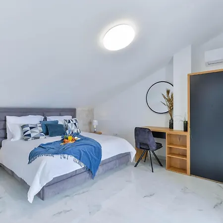 In With Swimming Pool