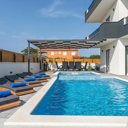 In With Swimming Pool Bibinje