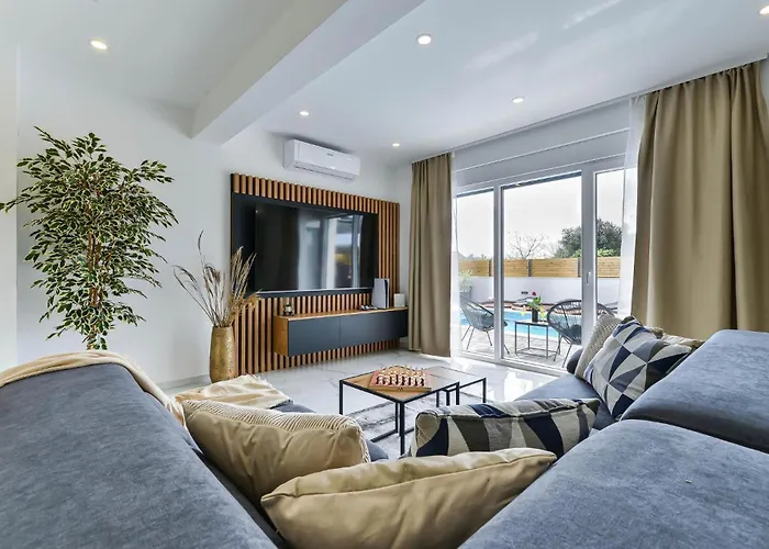 In With Swimming Pool