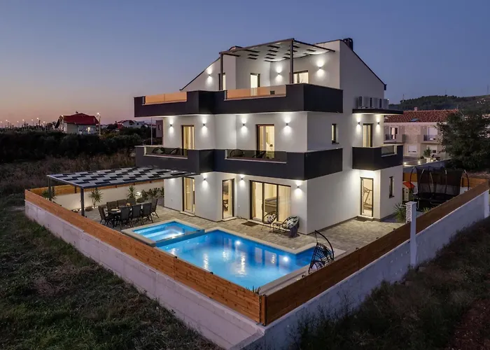 In With Swimming Pool