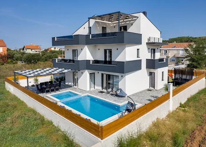 In With Swimming Pool * Bibinje